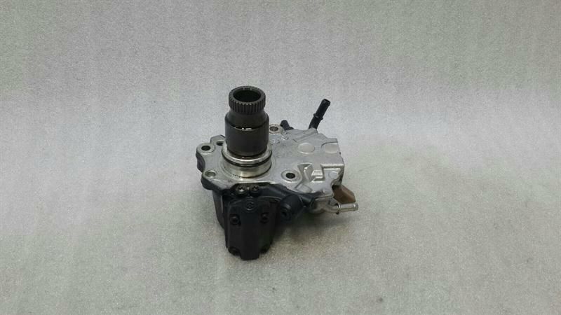 Mercedes C Class W205 Fuel Pump Mechanical A6510703301 Fuel Pump OM651 2.1