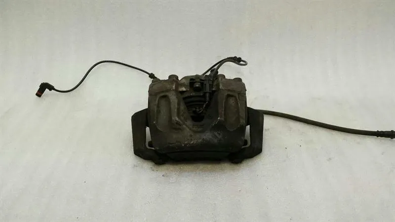 Mercedes CLS W218 W204 right front caliper A2044213681 caliper front right