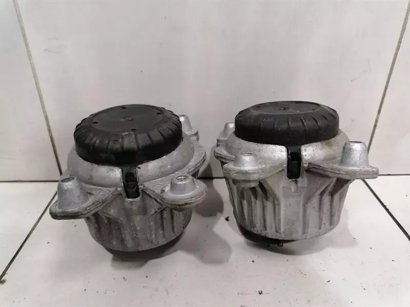 Mercedes C Class W205 Engine Mount Set A2052406717 Engine Mount Set