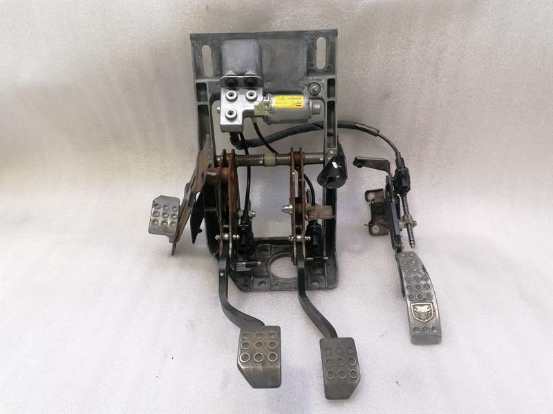 Dodge Viper SRT-10 8.3 brake, clutch and gas pedal set 5290890AG pedal set