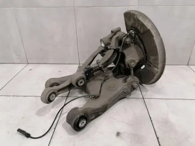 Rolls Royce Ghost Series Left Rear Hub 33326796497 Wheel Bearing Housing Rear Left