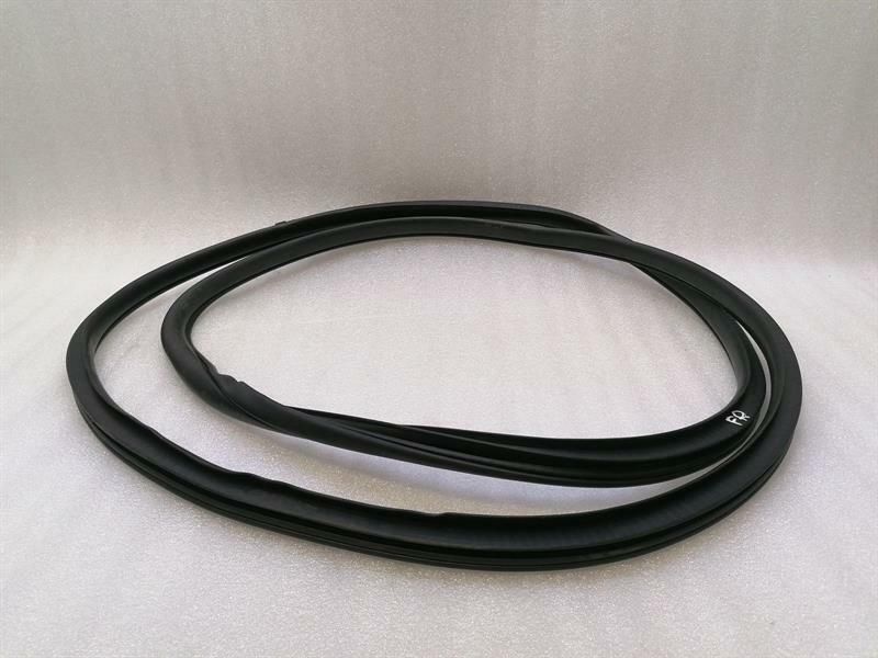 Jeep Grand Cherokee WW2 MK4 Door Seal Front 55399212AE Door Seals Front Right