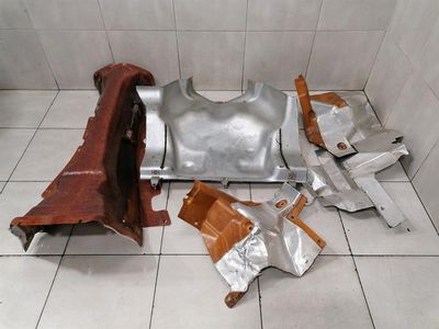 Ferrari F12 Berlinetta F152 Tunnel Heat Shield 84717000 padló alatti burkolat