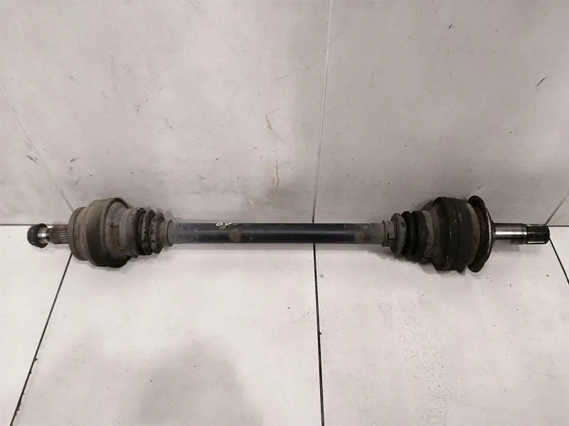 Mercedes C Class W204 AMG Drive Shaft Rear Right A2043501610 RRH Drive Shaft