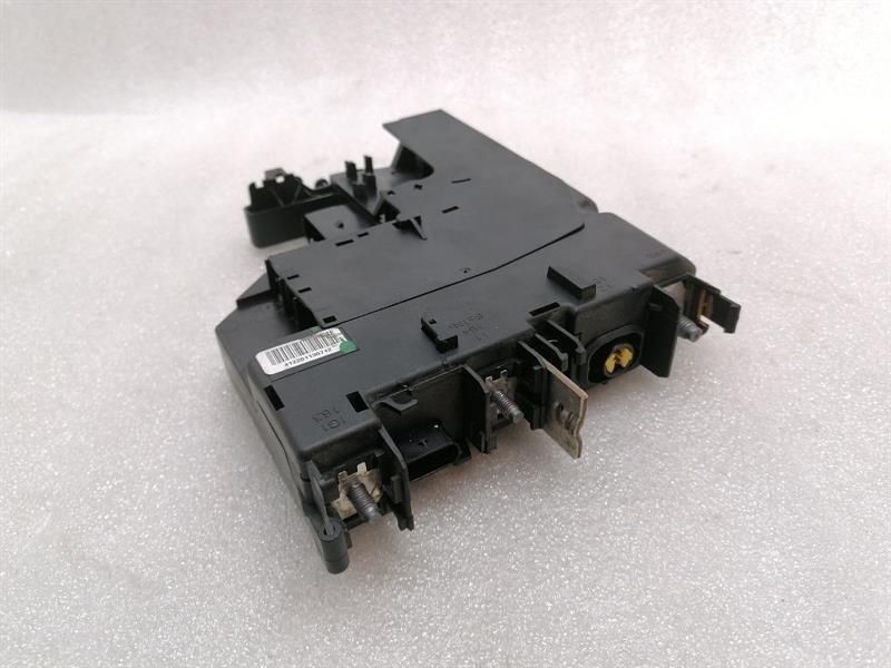Mercedes C Class W204 Fuse Box A2075402250 Fuse Box