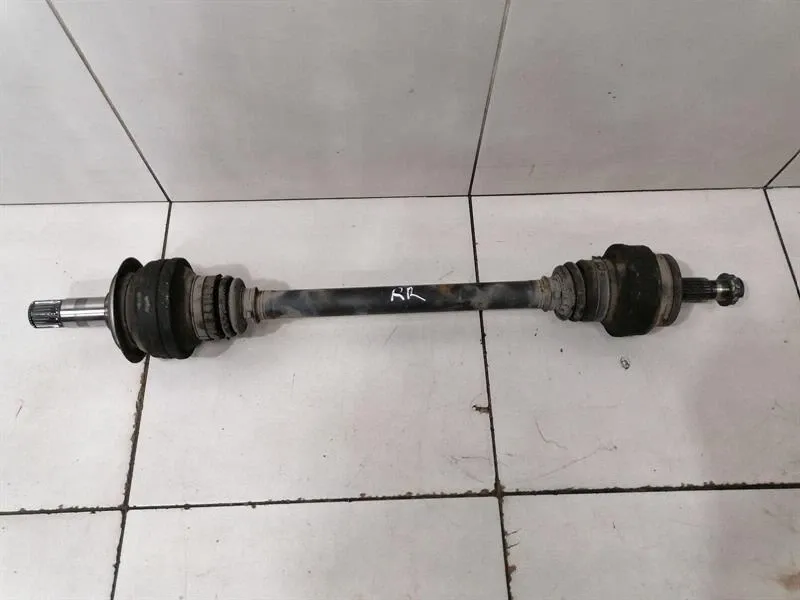 Mercedes C63 W204 Drive Shaft Rear Right A2043501610 Rear Right Drive Shaft