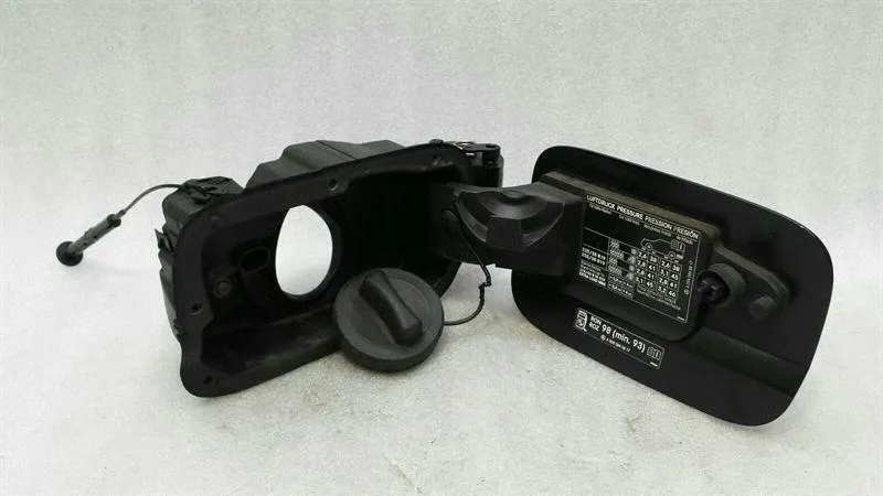 Mercedes C Class W204 Fuel Filler Cap A2047500103 Fuel Cap Tank Flap Black