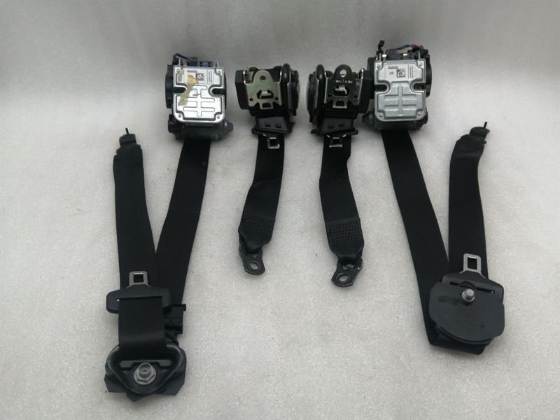Mercedes CLS W219 seatbelt set A2118605786 seat belt belt set