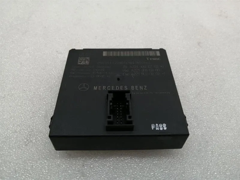 Mercedes S-Class W221 Central Gateway Module A2219006702 Control Unit