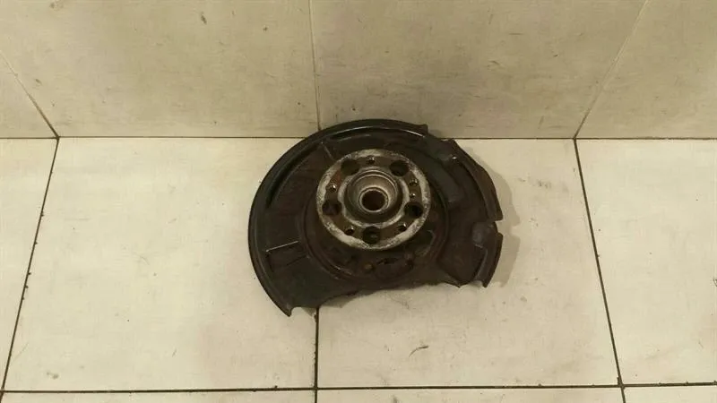 Mercedes CLS63 AMG W219 Left Rear Hub A2113504508 Wheel Bearing Housing Rear Left