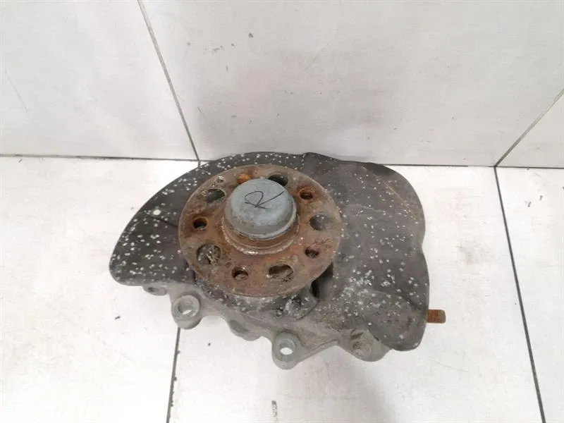 Mercedes E63 W212 Right Front Hub A2123300220 Wheel Bearing Housing Front Right