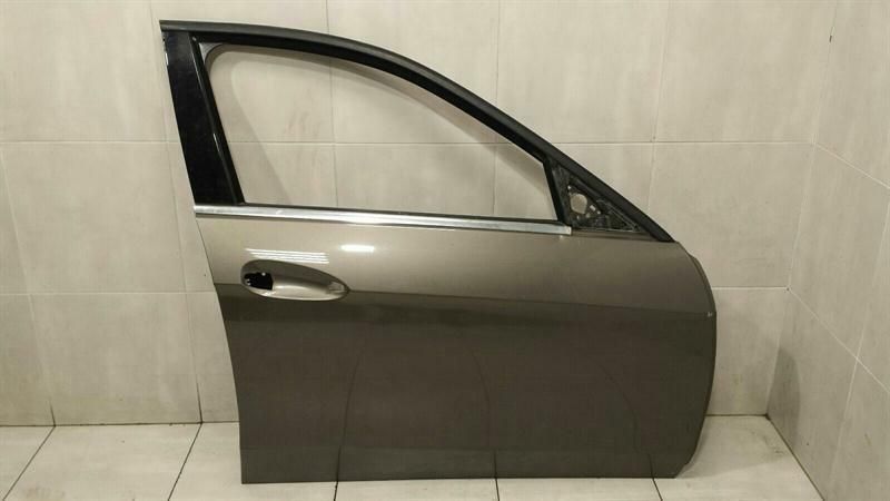 Mercedes E Class W212 right front door A2127200205 door front right defect