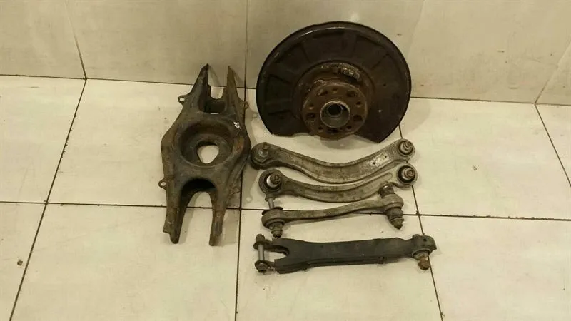 Mercedes W212 right rear set A2123502208 wheel bearing housing rear right set AMG