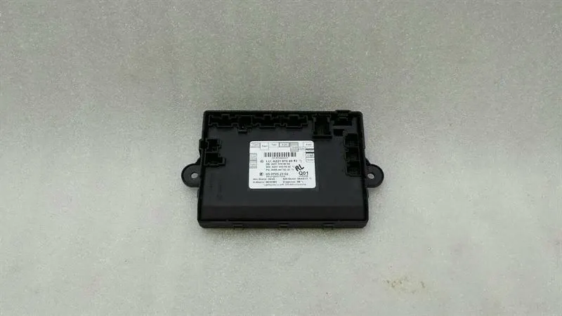 Mercedes S-Class W221 RLH door control module A2218704993 control unit door rear