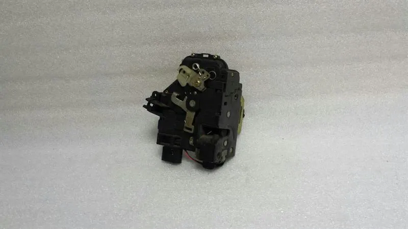 Audi S6 C5 RHD Front Right Door Lock 4B2837016A Right Handlebar