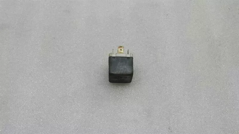Mercedes G-Wagen W463 Relay 4RD003520-01 Relay
