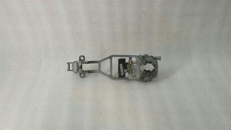 VOLKSWAGEN TOUAREG 7L RLH door handle carrier 7L089885B door handle holder HL