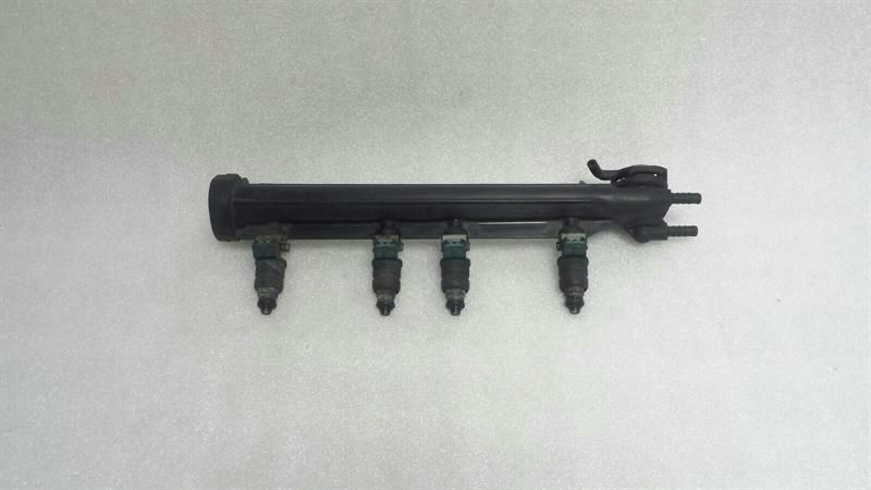 VW Golf 4 1.6 manufactured 1998 037906031AA 06A133317A injection strip injection nozzle