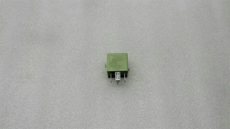 BMW 7 series E66 facelift fuel pump relay 8373700 relay