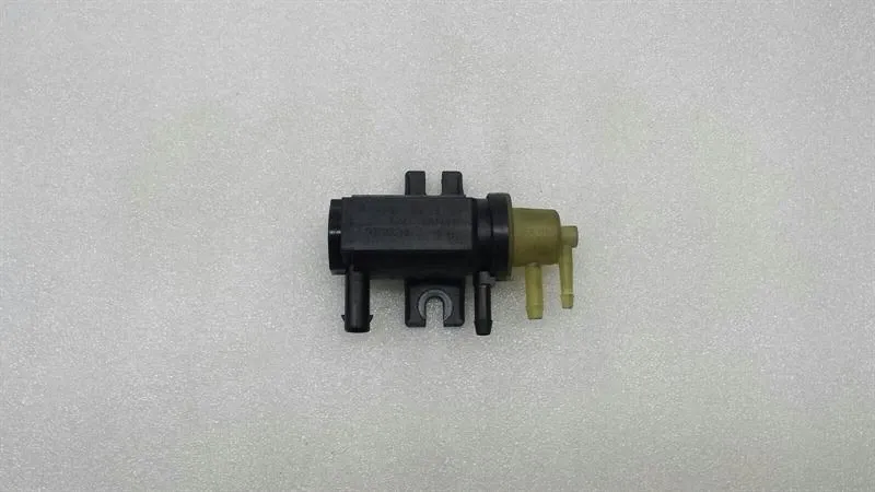Mercedes C Class W204 Turbo Pressure Valve A0071531428 Turbocharger Pressure Valve