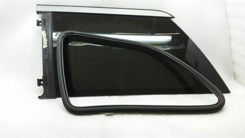 Mercedes GL X164 Left Rear 1/4 Glass A1646702150 Door Glass 1/4 Rear Left