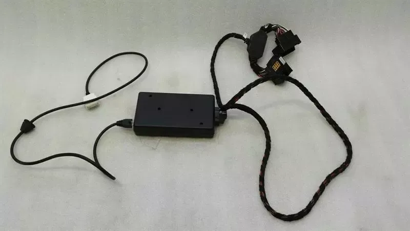 Mercedes R Class W251 Multimedia Interface Module B65824252 iPod Control Unit