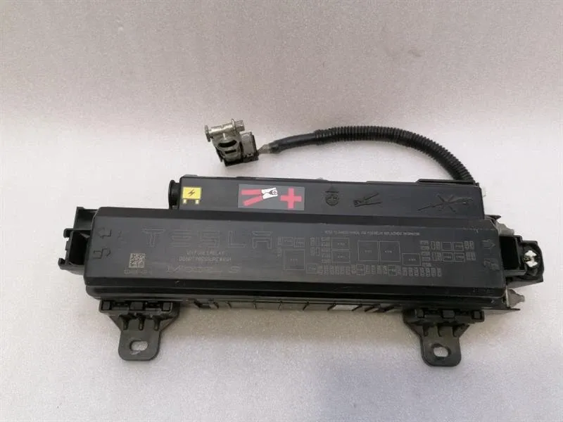 Tesla Model S 70 Fuse Box 1034405-00-D Fuse Box