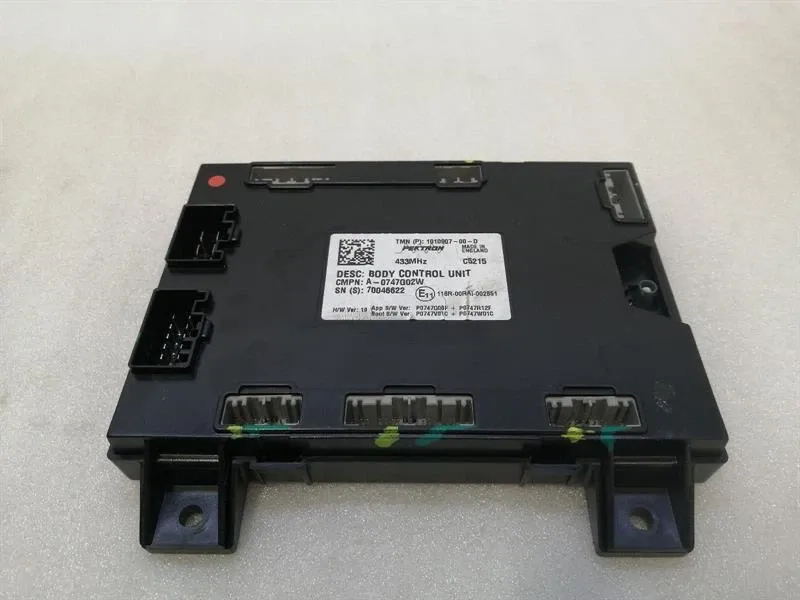 Tesla Model S 70 Body Control Module 1010907-00-D Control Unit