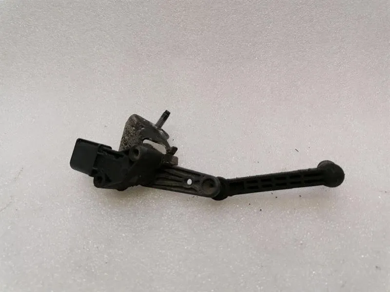Tesla Model 3 Standard Range Rear Left Level Sensor 1044941-00-B Li Level Sensor