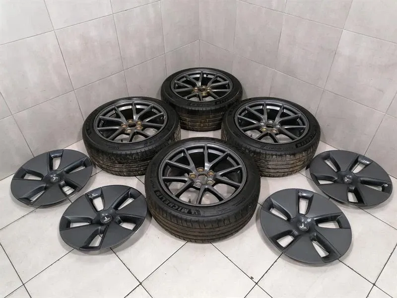TESLA MODEL 3 STANDARD RANGE Alloy Wheel 1044261-00-A Alloy Rim 18X8.5J ET40