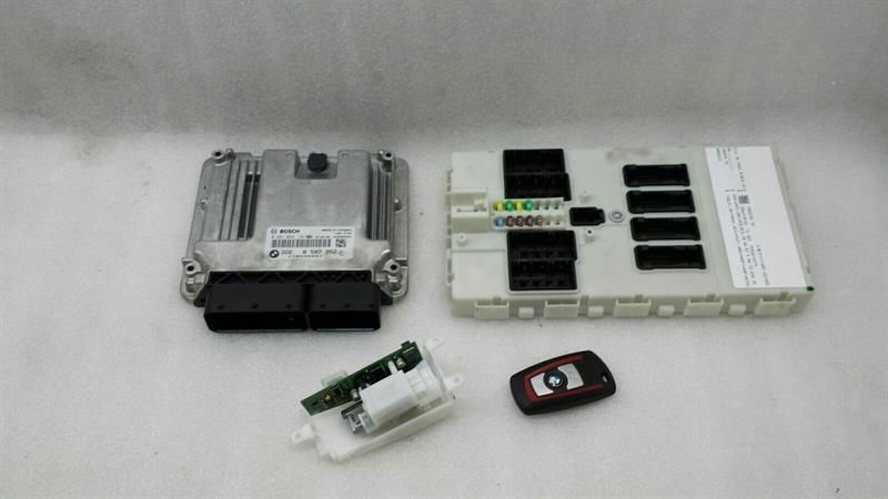 BMW 1 Series F21 F20 Engine Control Unit 8587952 ECU Engine Control Unit B37D15A