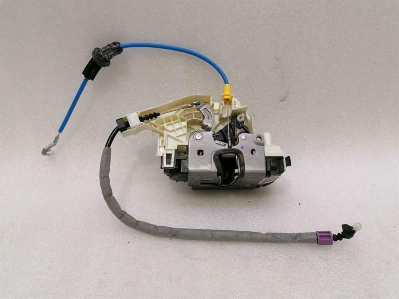 Mercedes CLS W218 door lock front right A2047203035 door lock keyless go