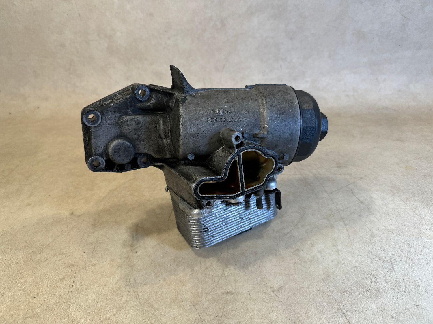 Mercedes ML G S class W463 W220 4.0 CDI GENUINE Oil Filler Housing Cooler
