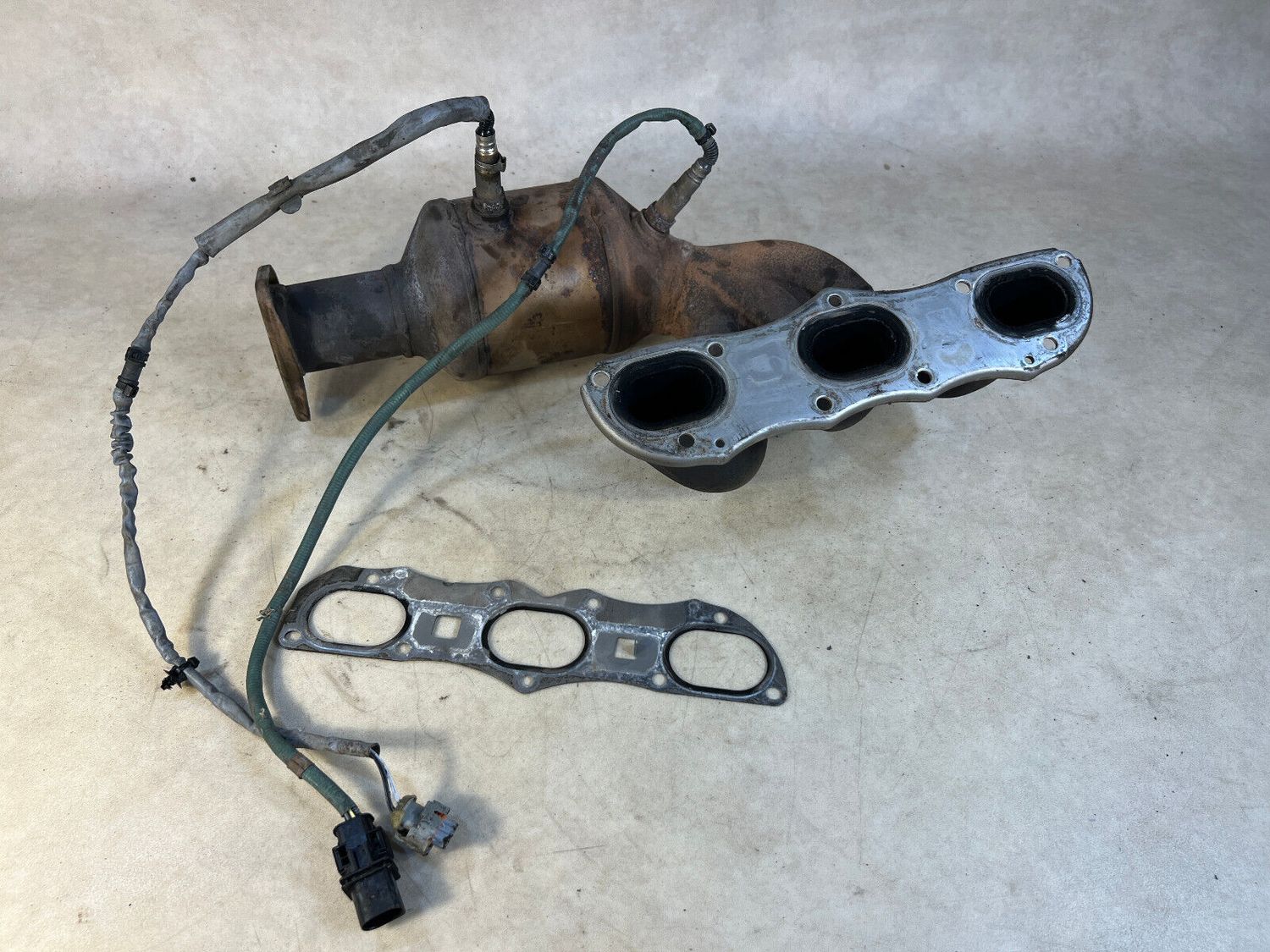 Porsche 911 991 GENUINE Carrera 3.8 Left Exhaust Manifold &amp; Catalyst 99111341104