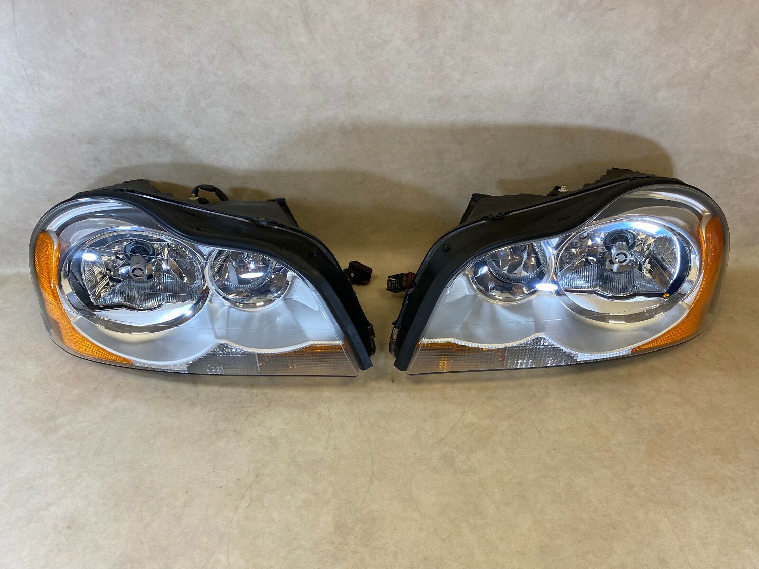 Volvo XC90 GENUINE Xenon Headlight lamp SET LH RH LHD 02-12 Year without Dynamic