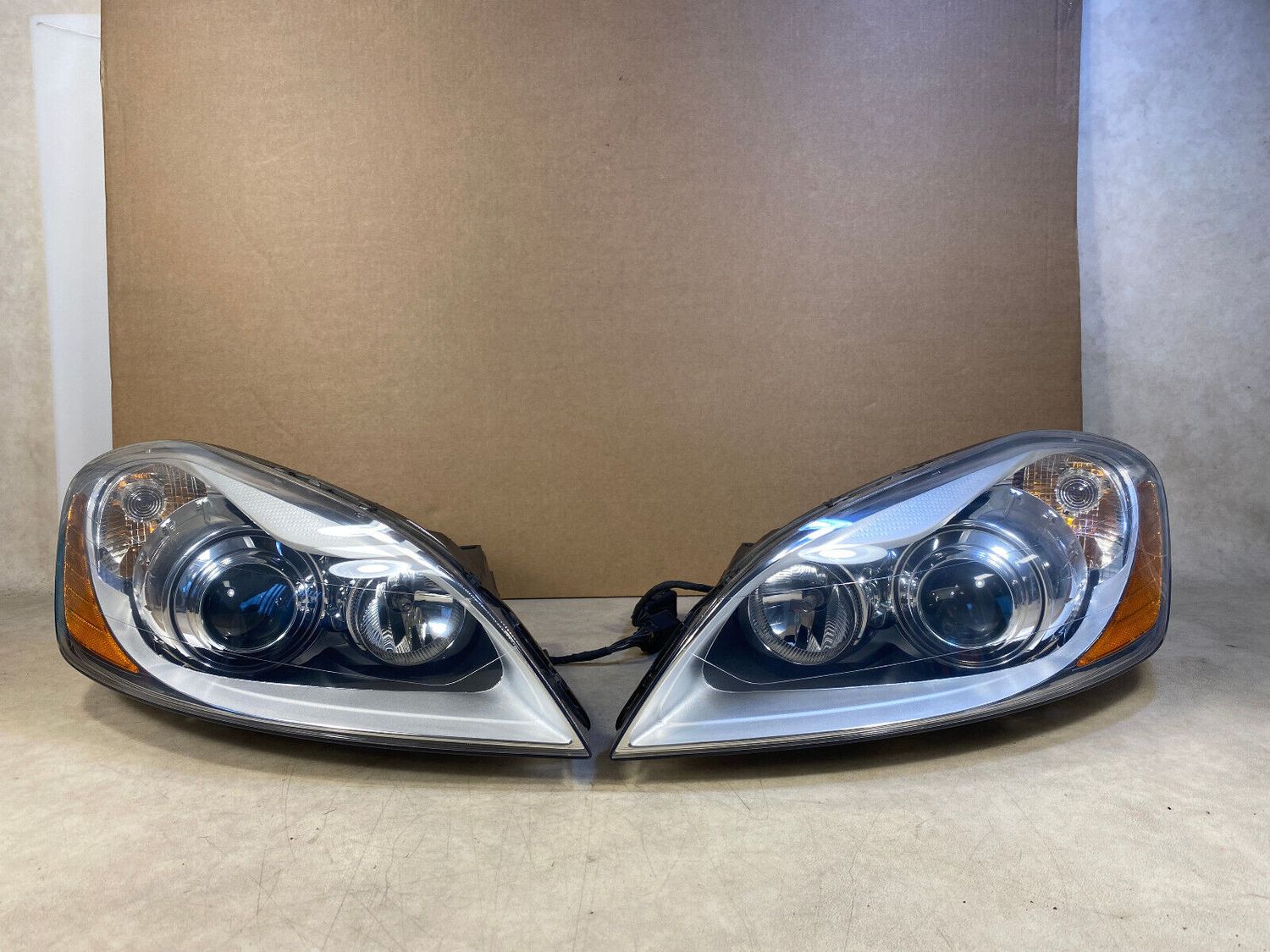 VOLVO XC60 GENUINE Xenon Dynamic Headlight Lamp SET LH RH LHD 08-12 year 9 PIN