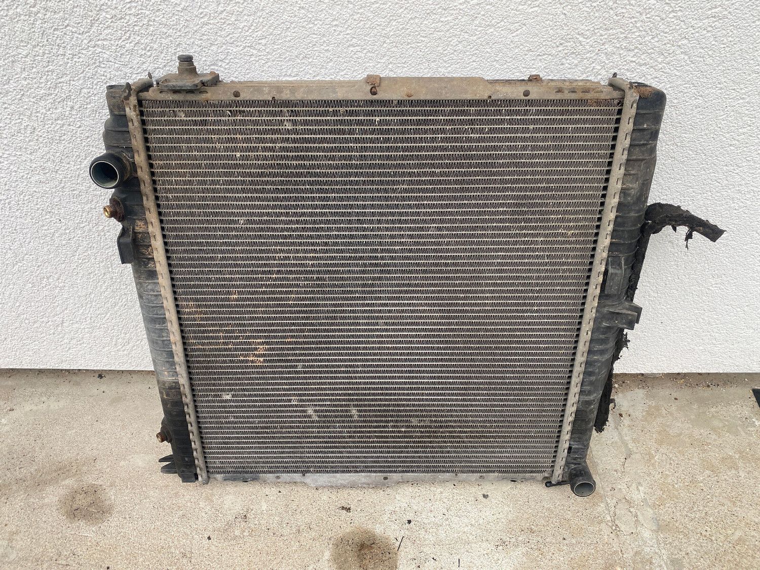 Mercedes G class W463 GENUINE Engine Cooler Water Radiator A4635001100