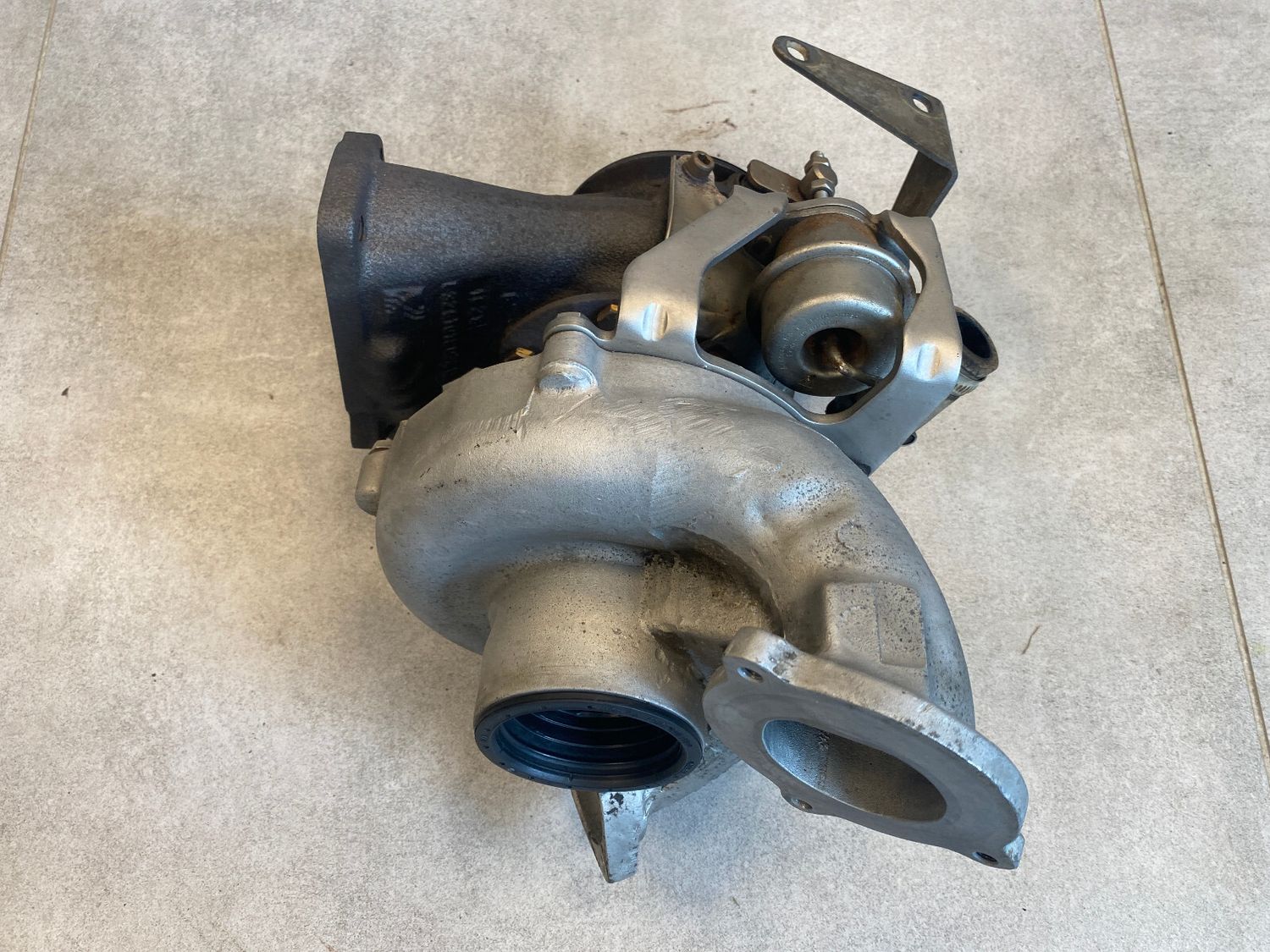GENUINE BMW X5 E70 X6 E71 Turbo charger 11657811404