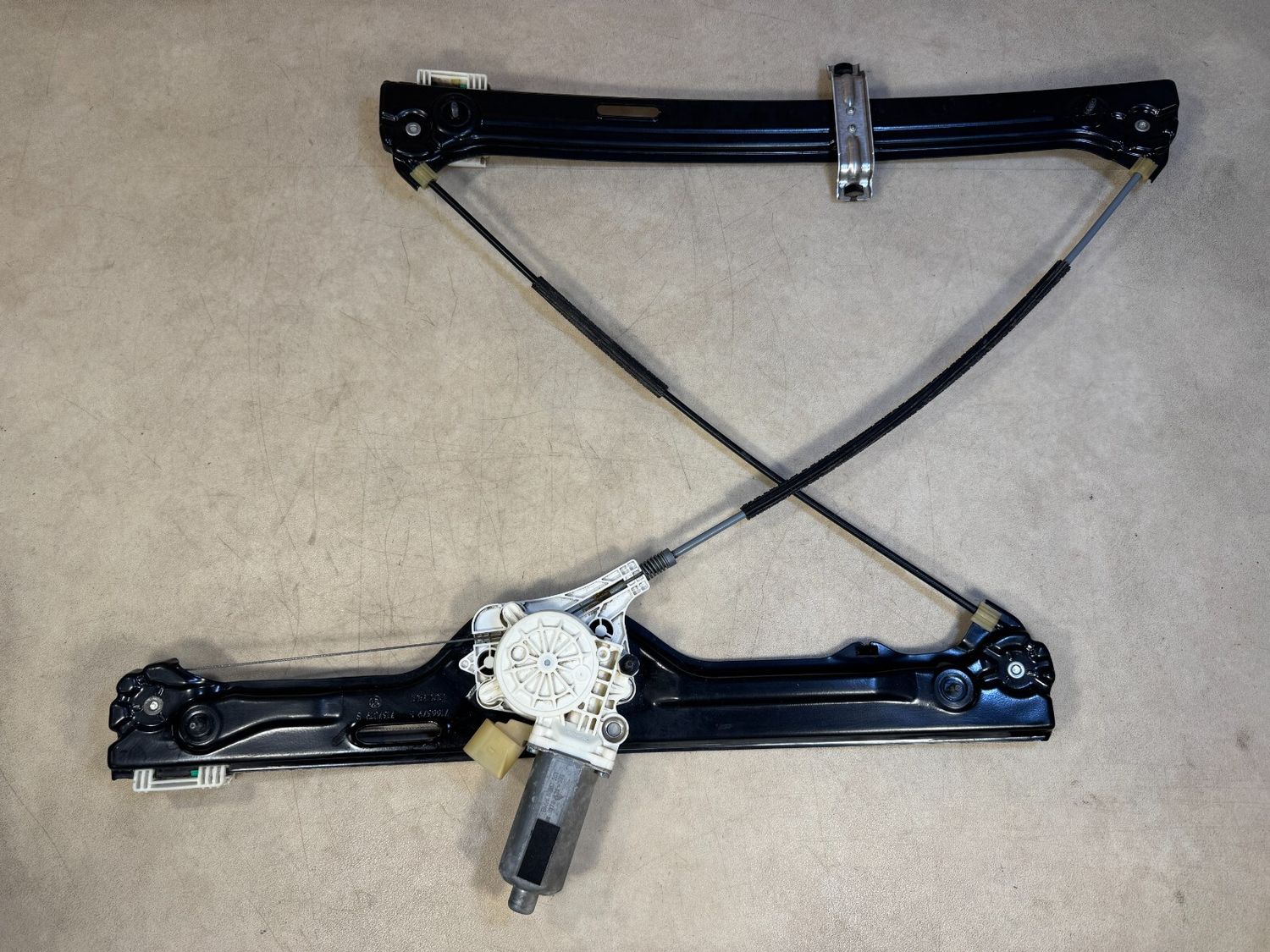 Genuine BMW X5 E70 CLI E70 FRONT LEFT WINDOW REGULATOR WITH MOTOR 51337166379