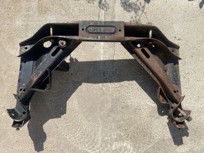 BMW E23 7 SOROZAT EREDETI első tengely tartó 31111124374