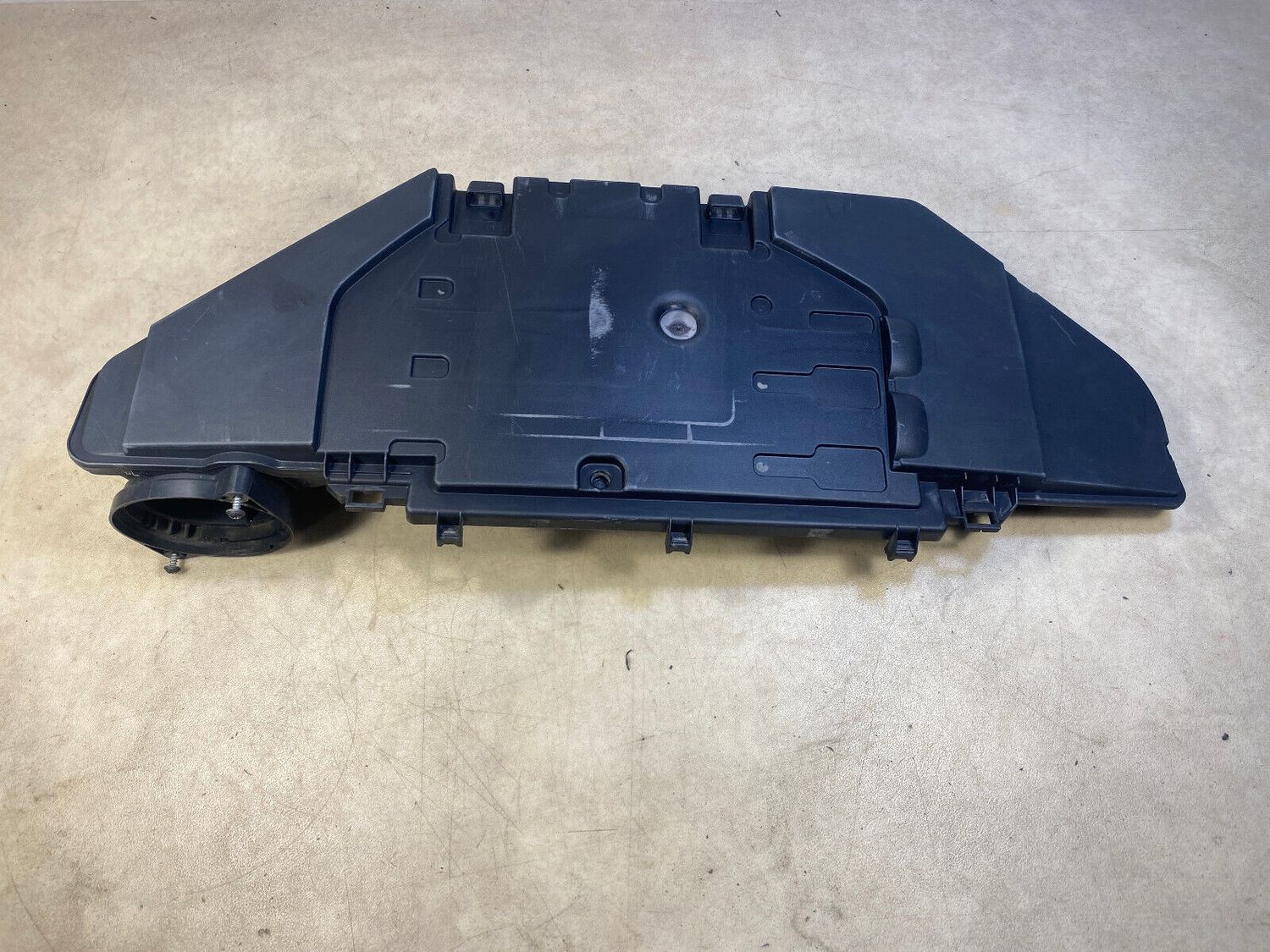 BMW E70 X5 X6 E71 Intake Air filter housing upper 13717798340