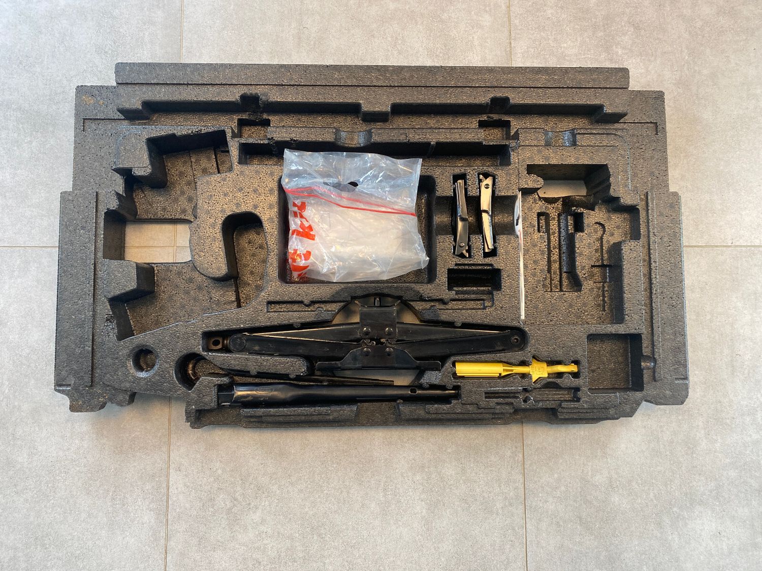 GENUINE Land Rover Range Rover Sport L320 Tool Kit LR031415