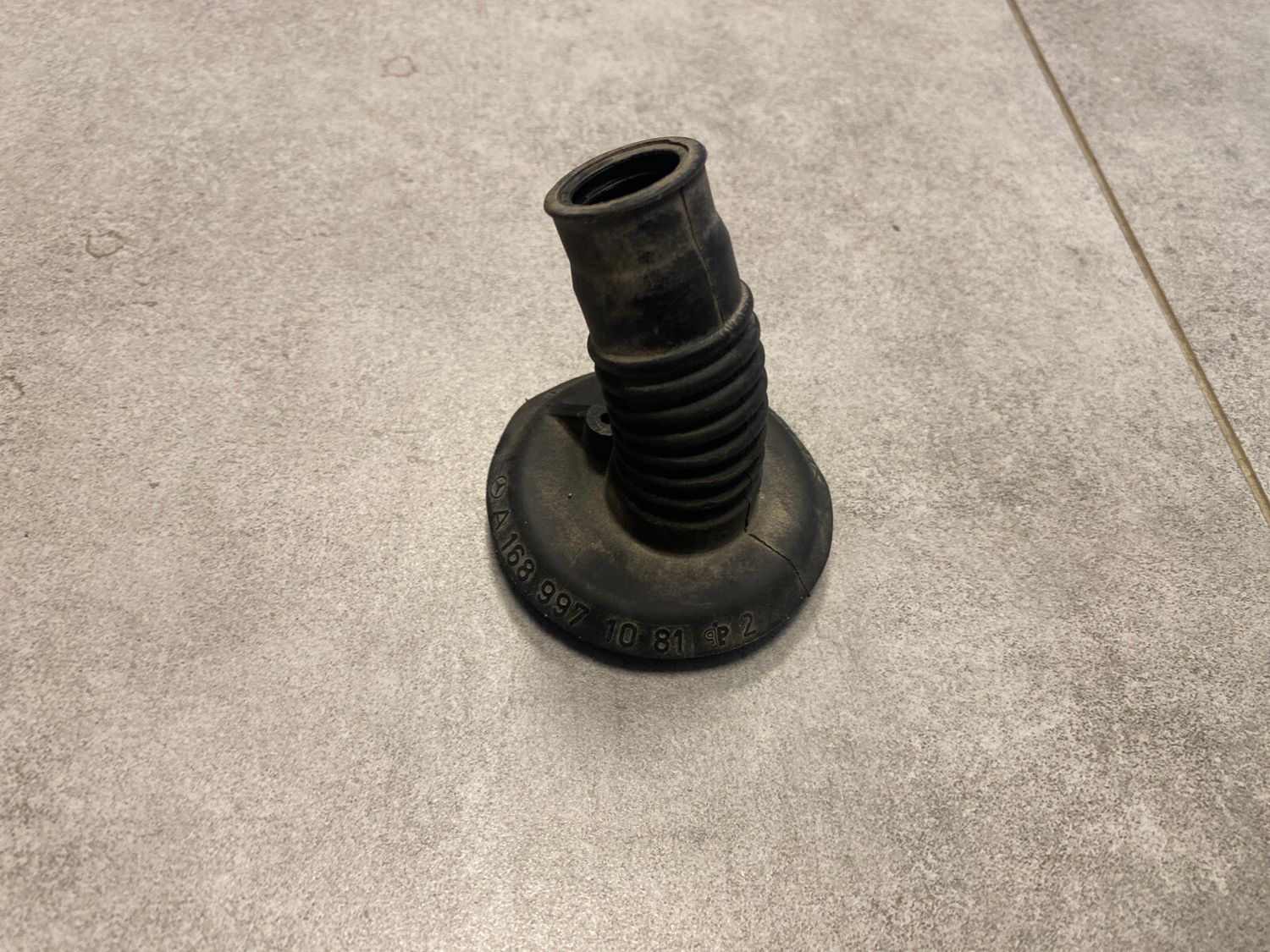 Mercedes G class W463 GENUINE Rubber Cable Spacer A1689971081