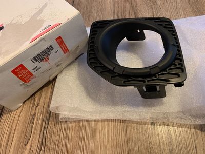 Land Rover Freelander 2 LR2 OEM LH Front Fog Grille 2012 -&gt; LR021951