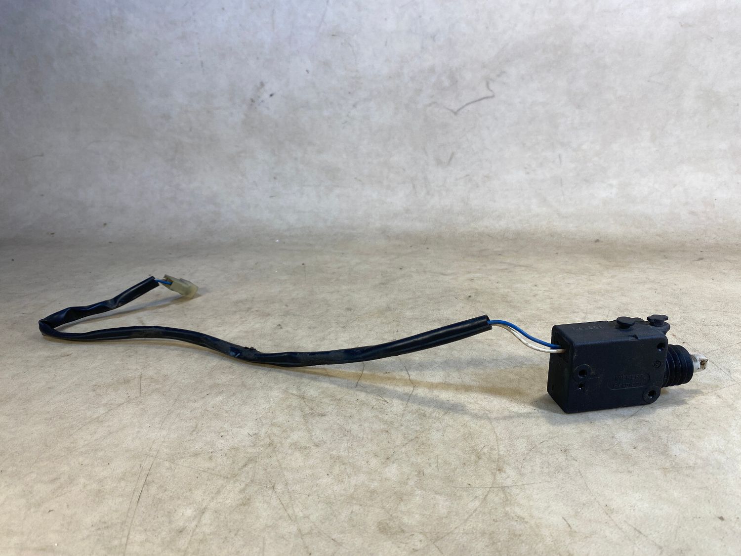 Mercedes G class W463 Genuine Door Lock Actuator A0048202542