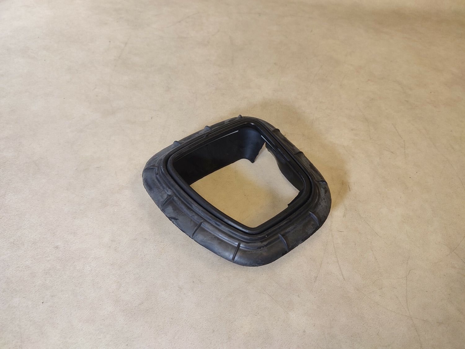 Porsche OEM 991 911 Evaporator Heater-drain Tube Grommet Left 99157376901