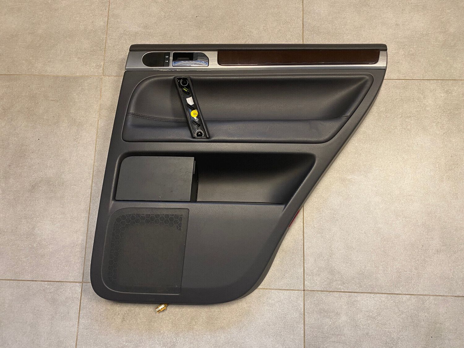 GENUINE VW TOUAREG 2004-2010 RIGHT REAR DOOR PANEL 7L6867212