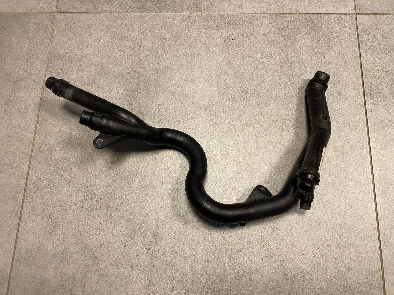 GENUINE BMW 5 6 X5 X6 Series Coolant Hose Pipe 11537806706