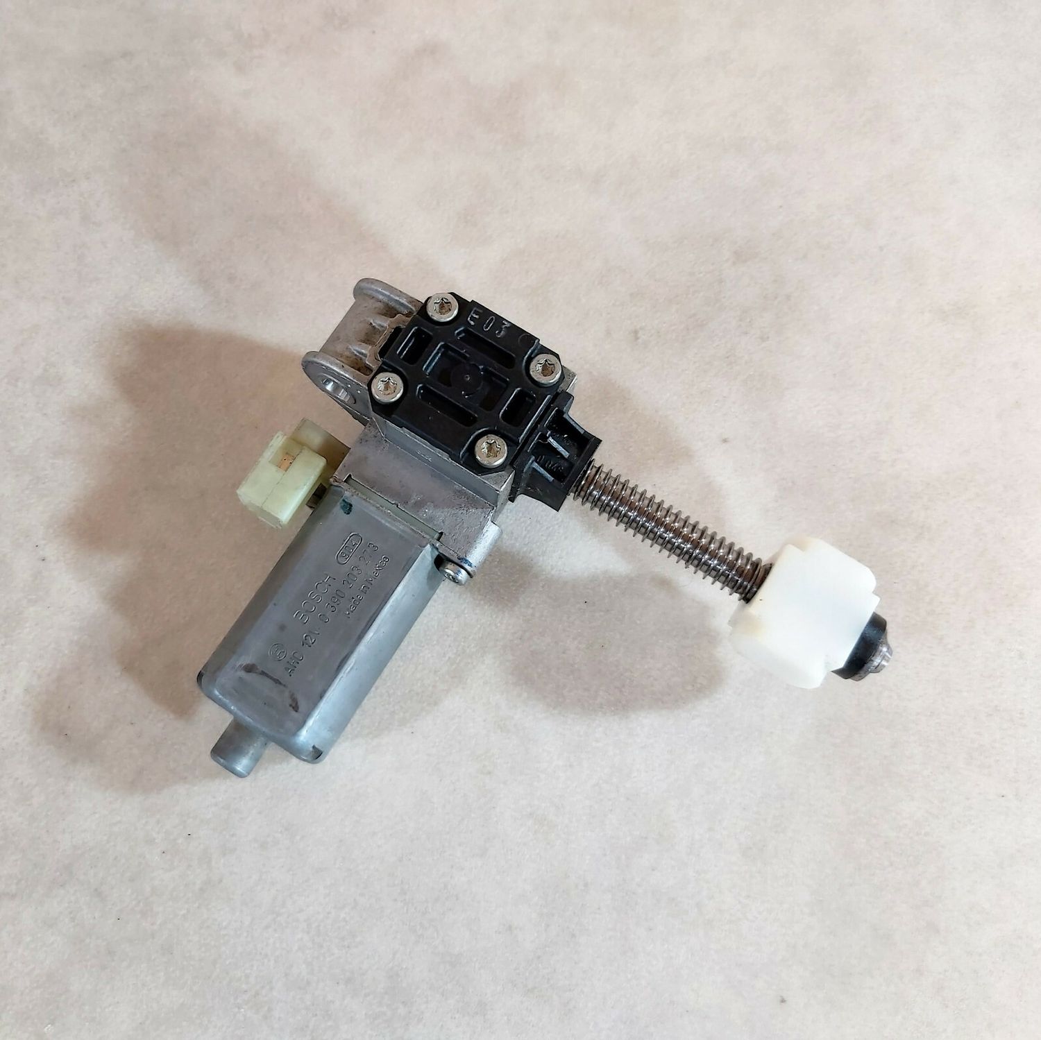 07-13 BMW X5 Front Right Seat Heigh Up / Down Adjustment Motor OEM 0390203273
