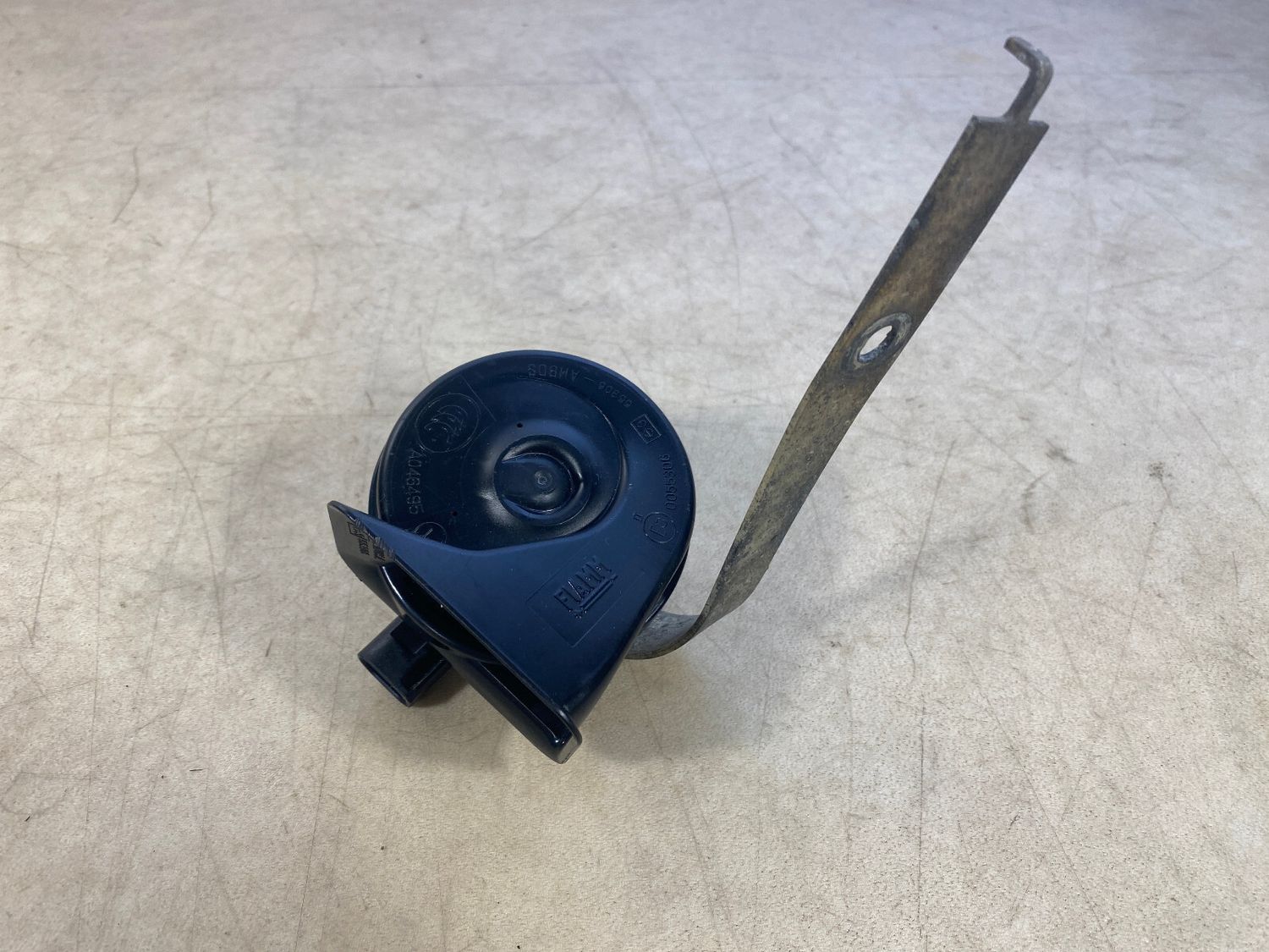 GENUINE BMW X5 E70 E70 LCI X6 E71 E72 Low Horn Pitch 61337170944